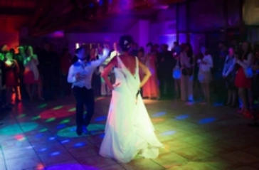 Ouverture du Bal sous les projecteurs chez DJ Mariage Nimes Gard 30